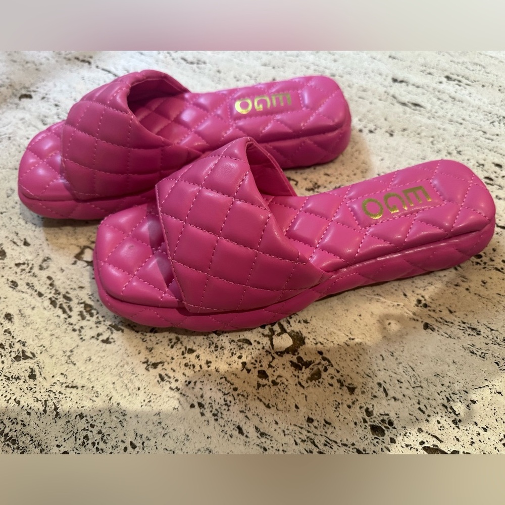 NWOT ‘Chanel Style’ Ego Chunky Quilted Slides — Pink Size 7